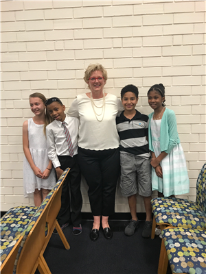 Mayor Virginia Gray with 5th Grade Student Leaders Mayor Virginia Gray with 5th Grade Student Leaders
