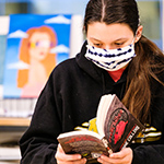  photo of student reading