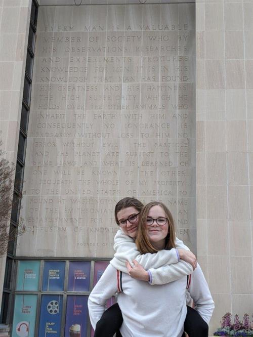 2 students at Smithsonian 