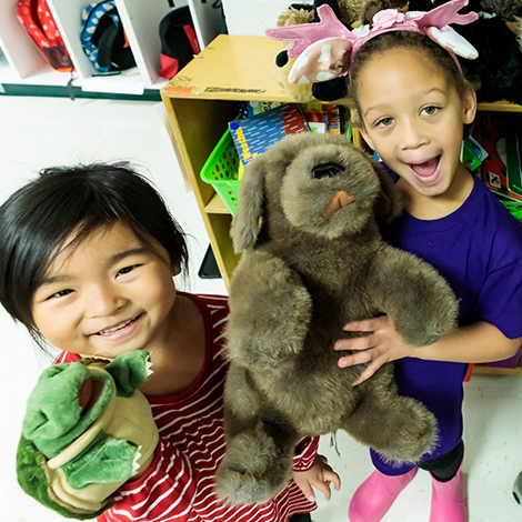  Photo of students with puppets.