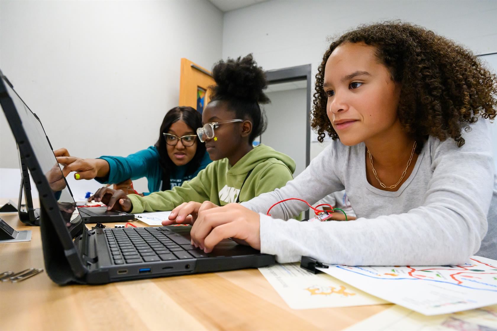  Students on laptops