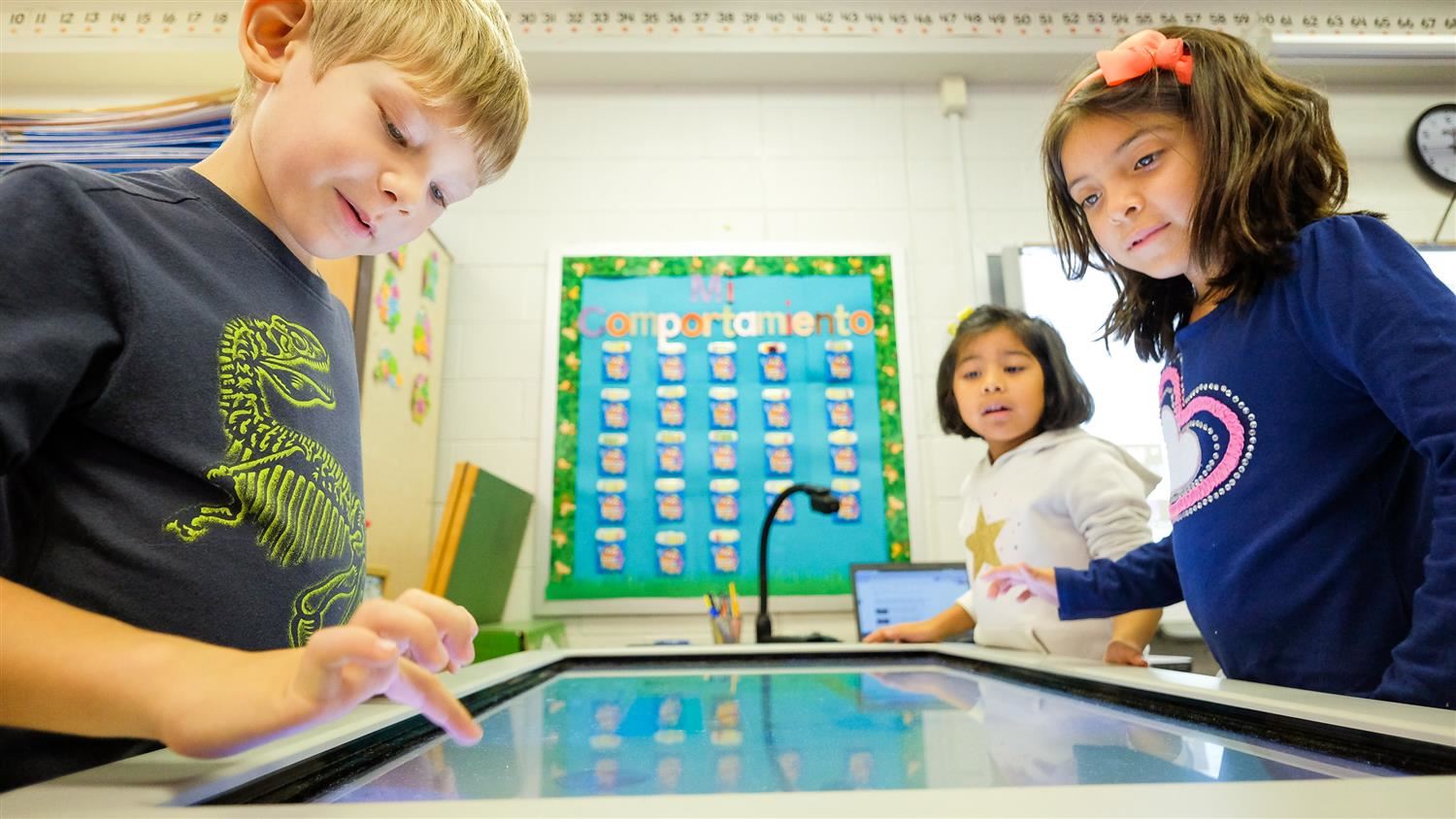 Children studying Spanish