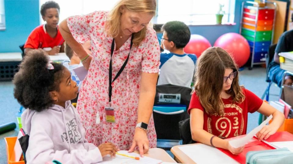  Teacher working with students