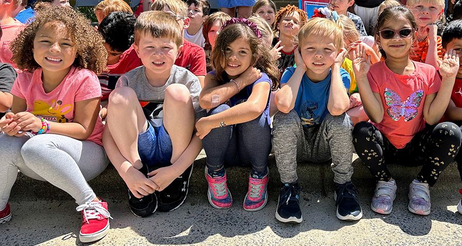  Photo of students enjoying the parade.
